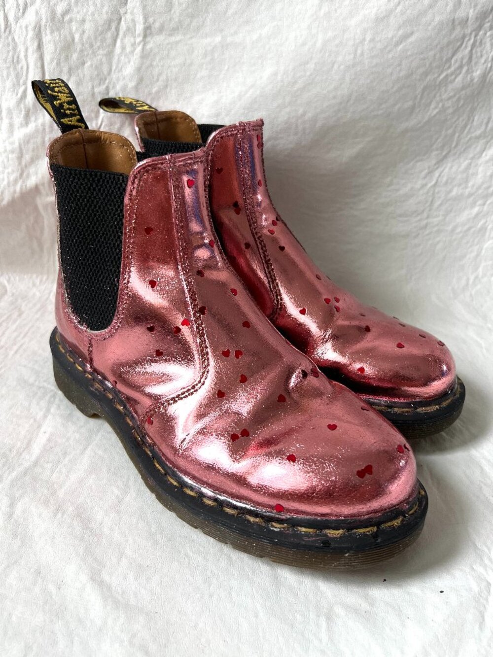 Dr Martens chelsea boots womens 7 metallic pink hearts docs doc ankle short 2976